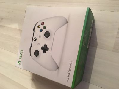 Лот: 12260406. Фото: 1. Геймпад xbox one s. Аксессуары для игровых приставок, консолей, геймпады
