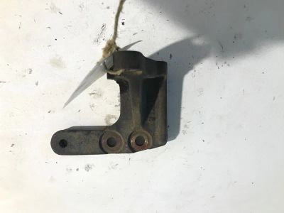 Лот: 20373863. Фото: 1. Кронштейн опоры двигателя Toyota... Двигатель и элементы двигателя