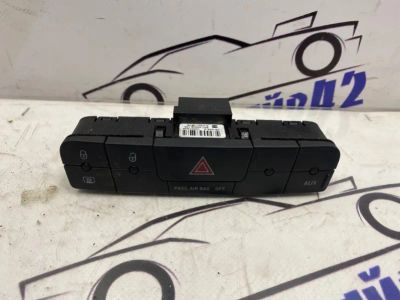 Лот: 21714650. Фото: 1. блок кнопок Seat Ibiza 6J. Двигатель и элементы двигателя