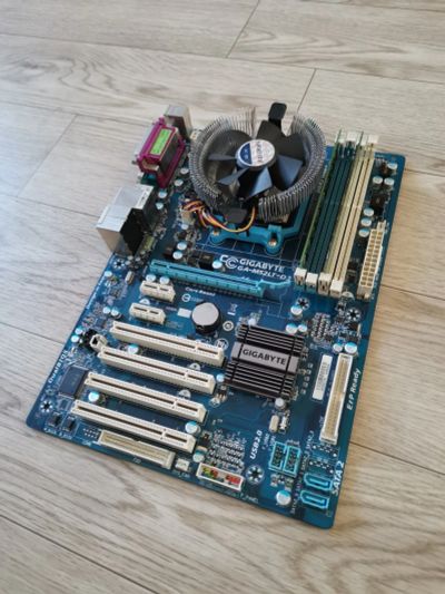 Лот: 23503699. Фото: 1. Материнская плата Gigabyte GA-M52LT-D3... Комплекты запчастей
