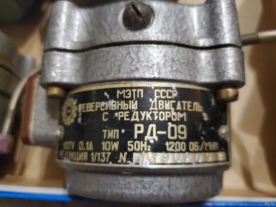 Лот: 7079700. Фото: 1. Реверсивный двигатель с редуктором... Электродвигатели