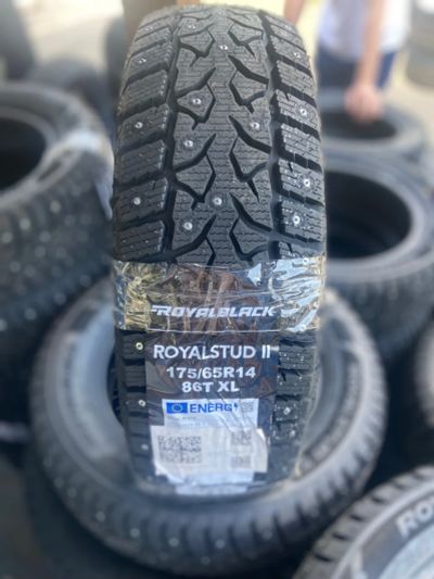 Лот: 20669116. Фото: 1. Зимняя резина 175/65 R-14 " Royal... Шины