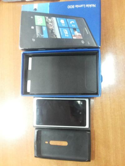 Лот: 6443406. Фото: 1. Nokia Lumia 800. Не работает дисплей. Смартфоны