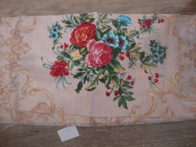 Лот: 14416326. Фото: 1. Отрезок ткани Цветы с вензелями... Ткани, нитки, пряжа