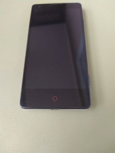 Лот: 14901678. Фото: 1. Смартфон ZTE Nubia Z5 mini. Смартфоны