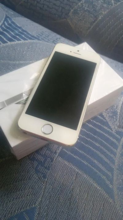 Лот: 8401371. Фото: 1. iphone 5 32gb white. Смартфоны
