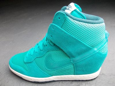 Лот: 11807520. Фото: 1. женские кроссовки Nike Air Blazer. Кеды, кроссовки, слипоны