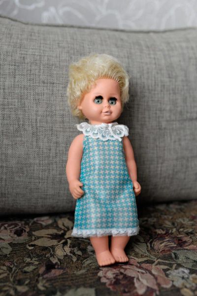 Лот: 10794224. Фото: 1. Кукла ГДР в голубом платье. Куклы