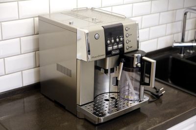 Лот: 17021328. Фото: 1. Кофемашина DeLonghi PrimaDonna... Чайники, кофемашины, кулеры
