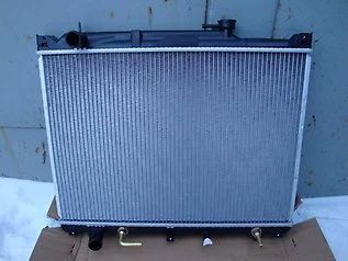 Лот: 3701121. Фото: 1. Радиатор suzuki escudo/grand vitara... Двигатель и элементы двигателя
