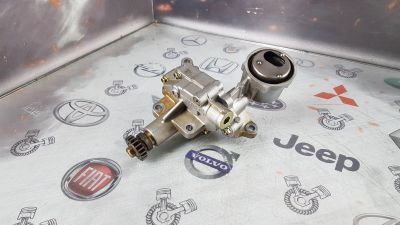 Лот: 23587852. Фото: 1. Насос масляный Nissan Tiida MR18DE... Двигатель и элементы двигателя