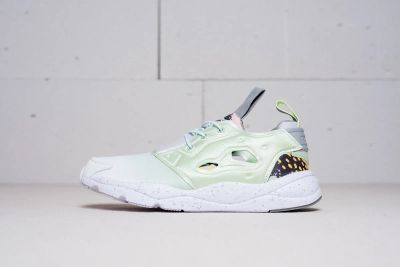 Лот: 11617637. Фото: 1. Кроссовки Reebok Furylite. Кеды, кроссовки, слипоны