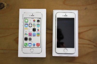 Лот: 11264063. Фото: 1. Продам Iphone 5s. 16гб. Серебряный... Смартфоны