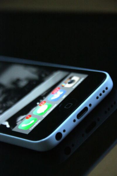 Лот: 6005117. Фото: 1. iPhone 5c white. Смартфоны