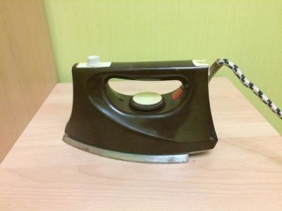 Лот: 10799923. Фото: 1. Утюг УТП 1000 w с паром. Утюги, парогенераторы, отпариватели