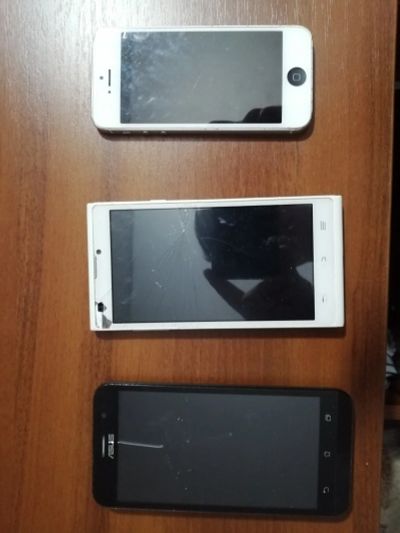 Лот: 15326578. Фото: 1. 3 телефона на запчасти iPhone... Дисплеи, дисплейные модули, тачскрины