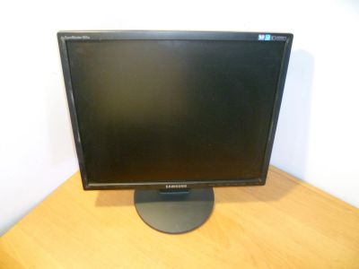 Лот: 17697467. Фото: 1. Монитор Samsung 943N. ЖК-мониторы