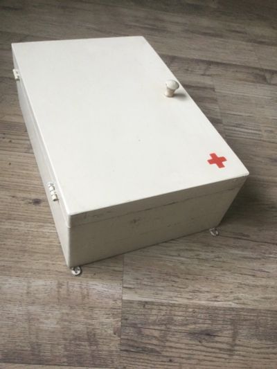 Лот: 20341225. Фото: 1. Аптечка СССР деревянная/ ящичек... Предметы интерьера и быта