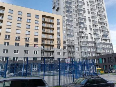 Лот: 20562891. Фото: 1. 3-комнатная квартира на ул. Авиаторов... Квартиры, студии