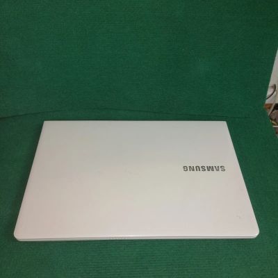 Лот: 25271749. Фото: 1. Ноутбук Samsung NP450R5E. Клавиатуры для ноутбуков