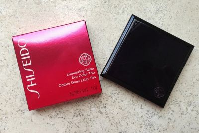 Лот: 7025028. Фото: 1. shiseido luminizing satin eye... Макияж
