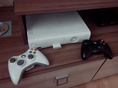 Лот: 4348759. Фото: 1. Xbox 360 + 2 джойстика + игры. Игровые приставки, консоли