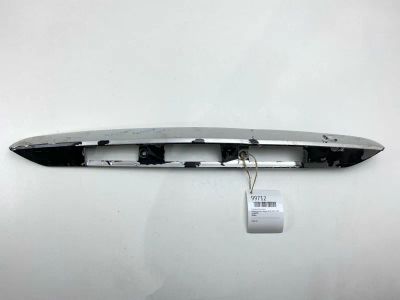 Лот: 24772616. Фото: 1. Накладка багажника Mazda Familia... Двигатель и элементы двигателя