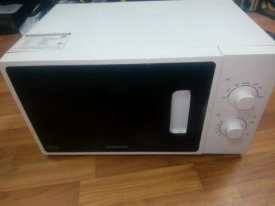 Лот: 10986911. Фото: 1. Микроволновая печь Samsung. Микроволновки, мини-печи