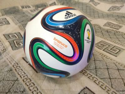 Лот: 13662914. Фото: 1. Футбольный мяч Adidas Brazuca... Мячи, ракетки, шайбы, клюшки