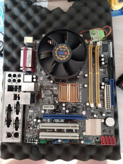 Лот: 16281522. Фото: 1. Мат плата asus p5kpl-am и процессор... Материнские платы