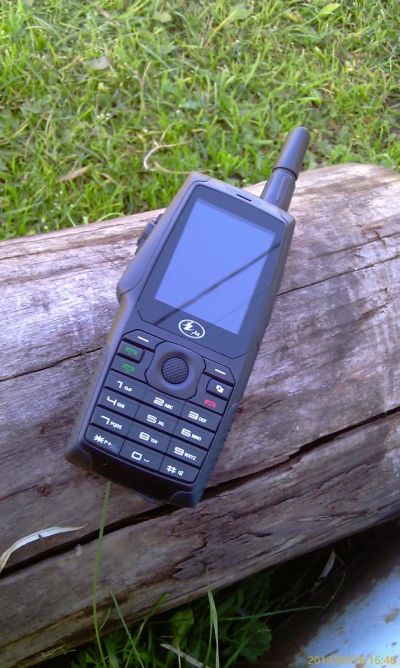 Лот: 4512407. Фото: 1. Защищенный GSM + CDMA телефон... Рации, радиостанции