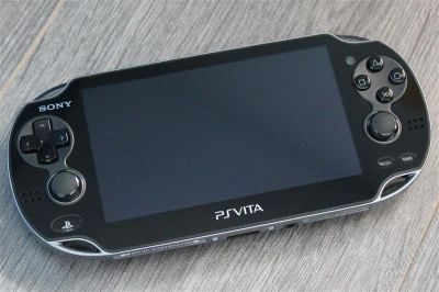 Лот: 2165855. Фото: 1. Продам PS Vita + чехол, флешка... Игровые приставки, консоли