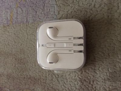Лот: 5602212. Фото: 1. Наушники гарнитура Apple EarPods. Красноярск