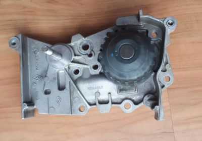 Лот: 22463835. Фото: 1. Помпа Renault 8200962184 , К4М... Двигатель и элементы двигателя