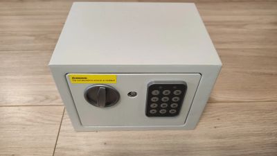 Лот: 20755310. Фото: 1. Сейф на батарейках. Сейфы, металлические шкафы