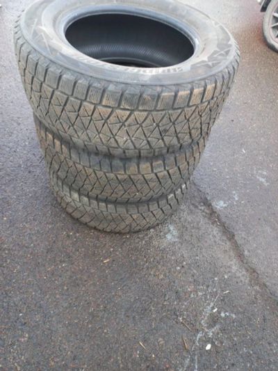 Лот: 19536587. Фото: 1. Шины Bridgestone Blizzak DM-V2... Шины