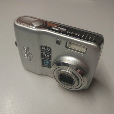 Лот: 13964610. Фото: 1. Nikon Coolpix L4 неисправен. Цифровые компактные