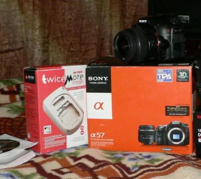 Лот: 4699214. Фото: 1. Продам Sony a57 +Kit 18-55 пробег... Цифровые зеркальные