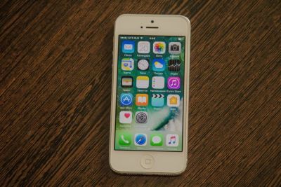 Лот: 9703402. Фото: 1. Apple iphone 5 16 гб белый. Смартфоны