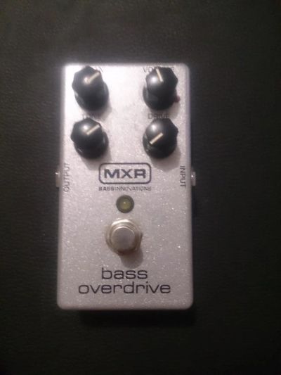 Лот: 8318538. Фото: 1. Басовый овердрайв dunlop MXR M89... Гитарные эффекты и комбоусилители