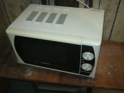 Лот: 19828983. Фото: 1. Микроволновка Erisson 17 л. 700вт. Микроволновки, мини-печи
