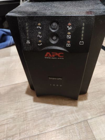 Лот: 21734760. Фото: 1. Ибп APC SMART UPS 1000. Инверторы, ИБП