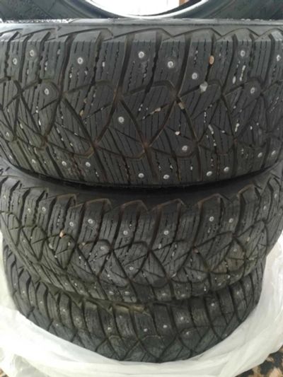 Лот: 13917241. Фото: 1. Зимние шипованные шины Goodyear. Шины