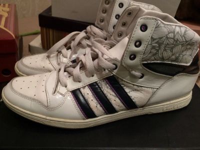 Лот: 10898324. Фото: 1. Кроссовки Adidas (кожа) 41-42. Кеды, кроссовки, слипоны