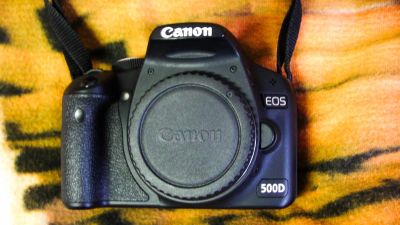 Лот: 3914675. Фото: 1. Canon EOS 500D kit + карта памяти... Цифровые зеркальные