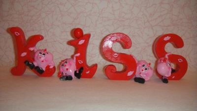 Лот: 5752649. Фото: 1. Love is Kiss. Фигурки, статуэтки