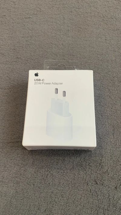 Лот: 21334295. Фото: 1. Адаптер / блок питания Apple 20W... Зарядные устройства, блоки питания, адаптеры сетевые для смартфонов