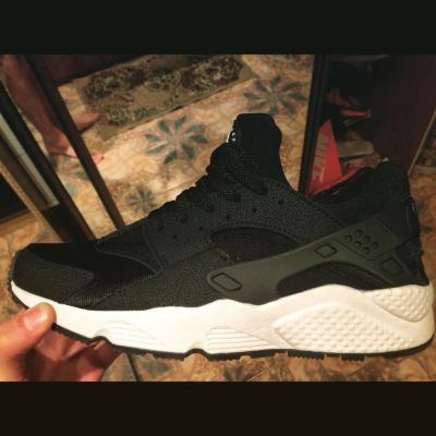 Лот: 6122477. Фото: 1. Кроссовки Nike Huarache. Кеды, кроссовки, слипоны