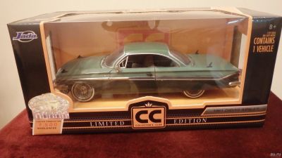 Лот: 15256266. Фото: 1. Масштабная модель 1961 Chevrolet... Автомоделизм