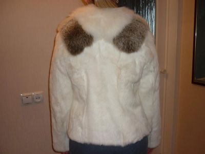 Лот: 3282344. Фото: 1. Продам шубку коза, воротник песец... Верхняя одежда